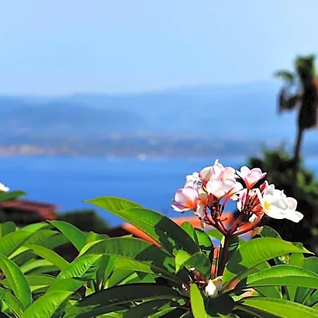 Scilla E Cariddi 4* مسينا